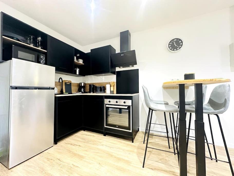 Jungle Appartement Avec Terrasse Laon Bagian luar foto