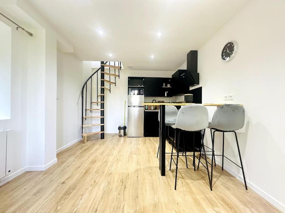 Jungle Appartement Avec Terrasse Laon Bagian luar foto