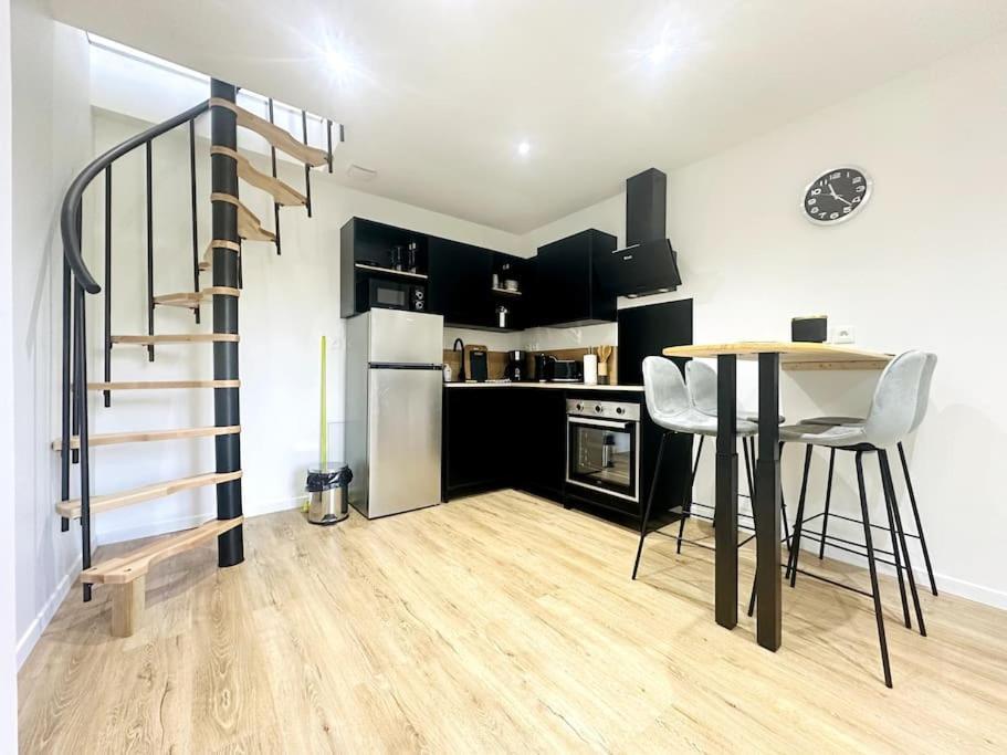 Jungle Appartement Avec Terrasse Laon Bagian luar foto